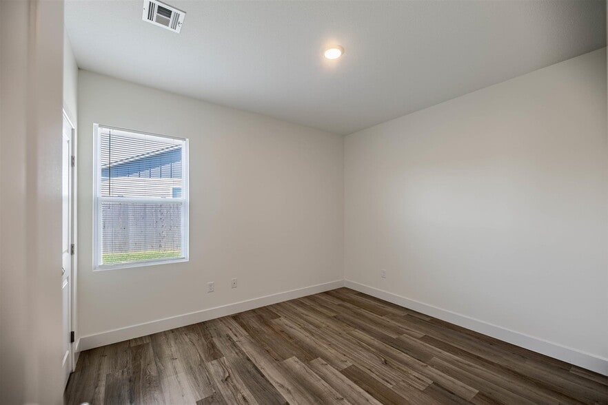 Building Photo - 5746 Bristol St