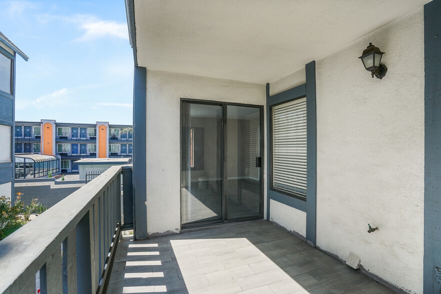 Balcony - 3018 W Cheryllyn Ln