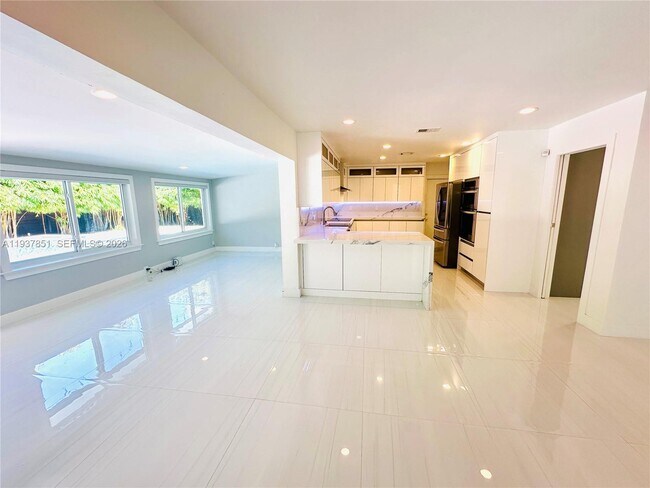 Building Photo - 8160 W 18th Ct