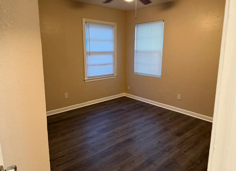 Building Photo - 1525 Wayside Dr