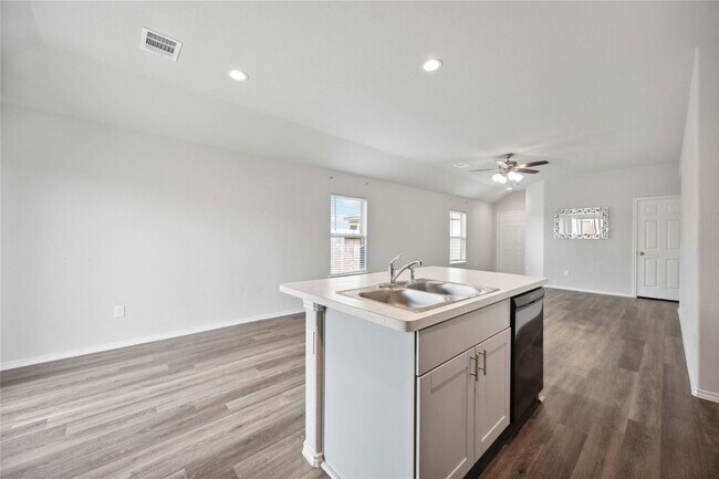 Building Photo - 7907 Hollow Root Ln