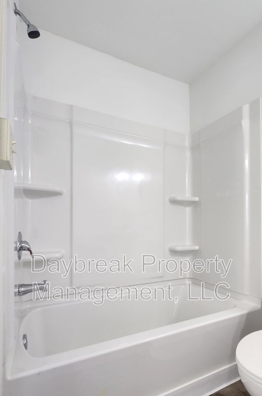 Building Photo - 1211-11 1/2 11 1/2 St N