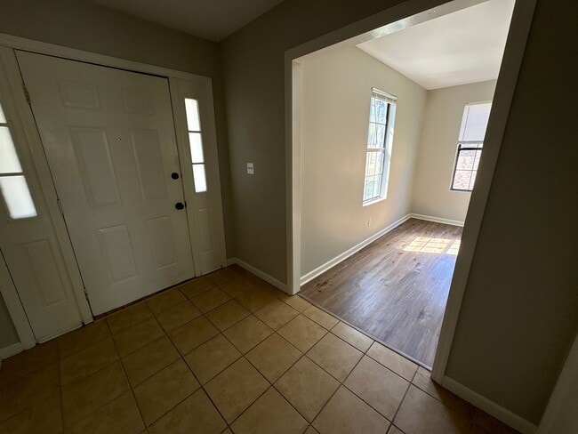 Building Photo - 2737 Royal St