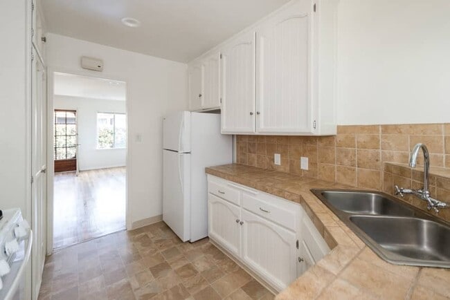 Building Photo - 2339 Abbot Kinney Blvd