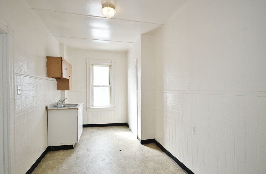 Building Photo - 855 Crucible St