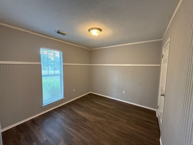 Building Photo - 6610 Westbury Ave