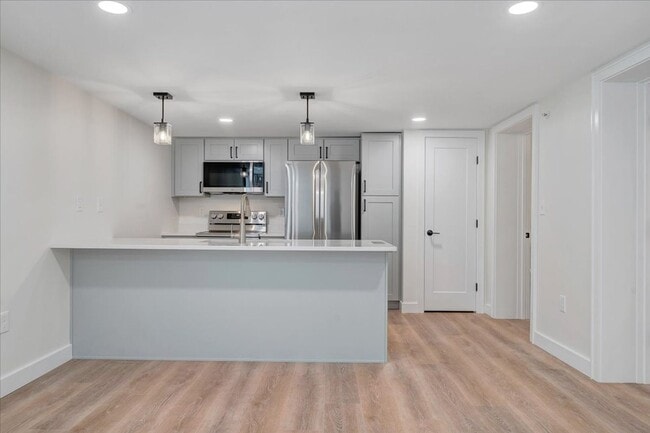 Building Photo - Newly Renovated 2BR Apartment in Vinton - Premium Finishes!