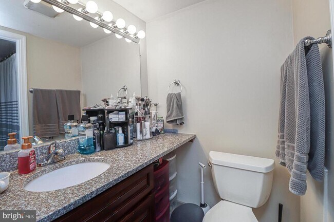 Building Photo - 5478 Cedar Ln