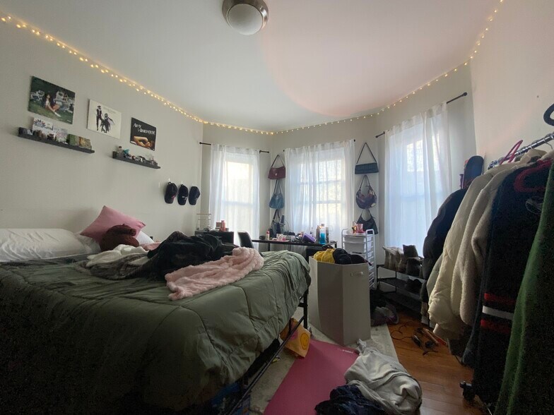 Building Photo - 14 Parker Hill Ave