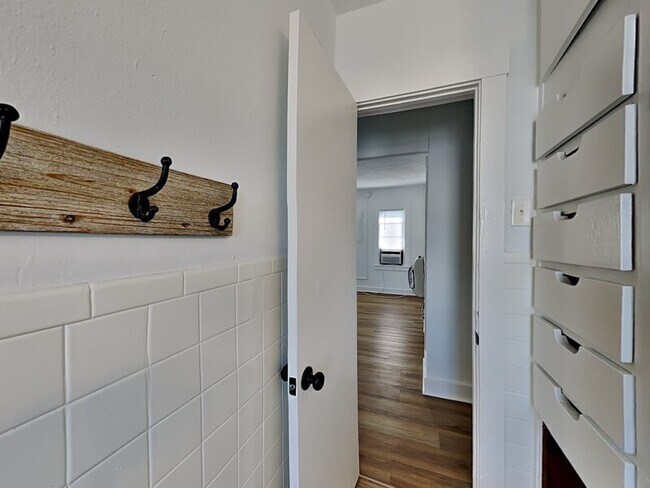 Building Photo - 604 Braddock Ave