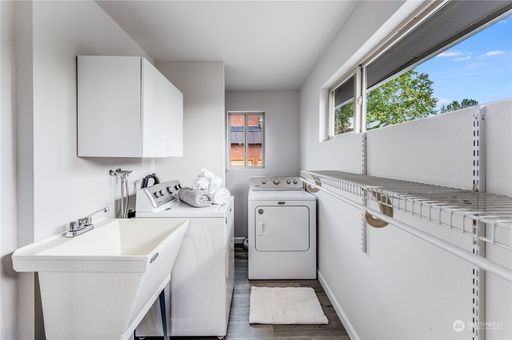 Building Photo - Charming updated 3 bed home in Hillman City!
