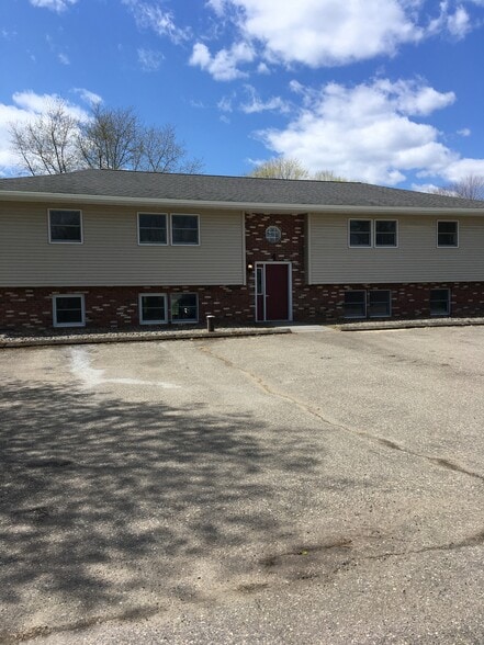 Building Photo - 2 Fairway Blvd