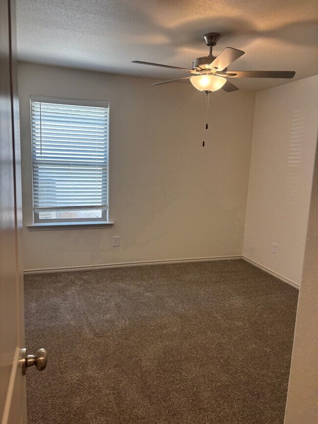 Building Photo - 2518 S County Rd