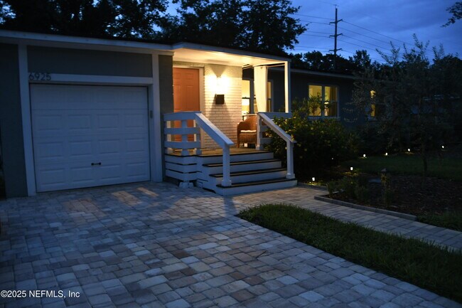 Building Photo - 6925 Sans Souci Rd
