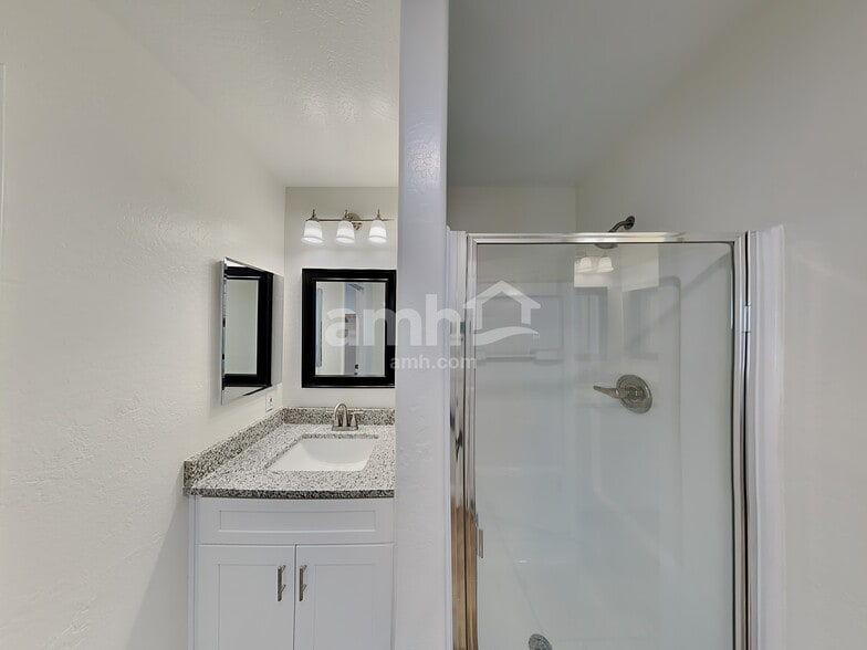 Building Photo - 31352 N Shale Dr