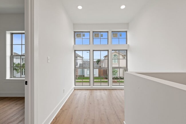 Building Photo - 115 Gaunt Ln