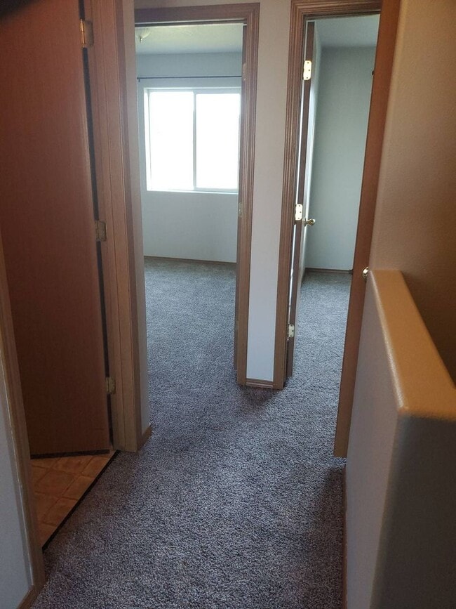 Building Photo - Wonderful 3 bedroom 2 bath Duplex in Post ...