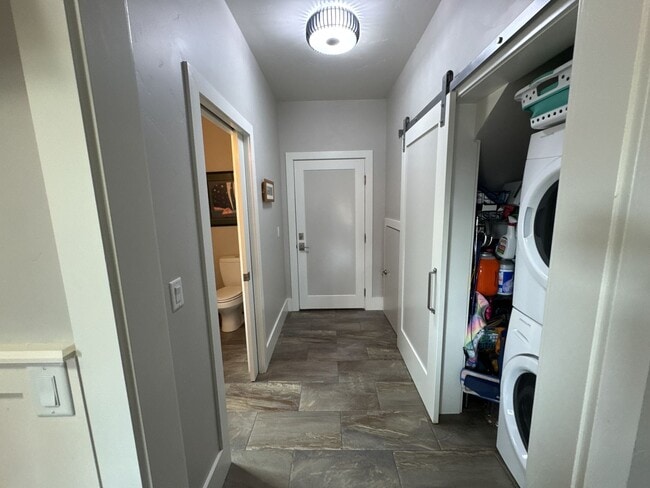 Building Photo - FULLY FURNISHED ALL-INCLUSIVE STUNNING HOM...