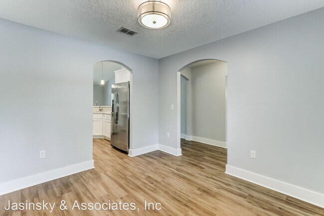 Building Photo - 3 br, 2 bath House - 321 S. 14th St