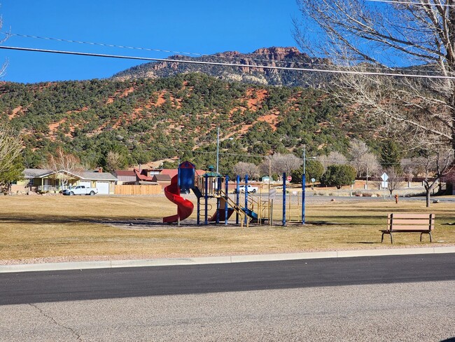 Building Photo - Unit F1 Parowan Condo