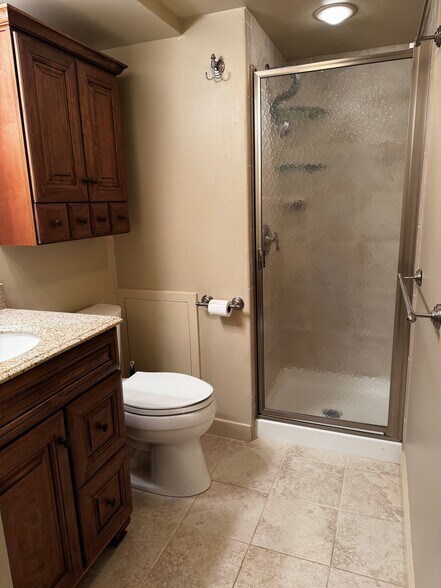 Full Hall Bath - 19 Rock Hill Rd