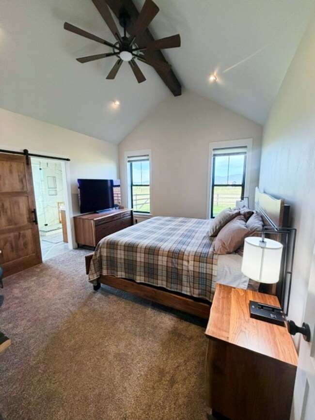 Building Photo - Luxury Modern Farmhouse on 2.5 Fenced Acres
