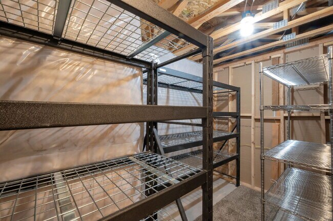 Building Photo - Resort-Style Living near Traverse Mountain