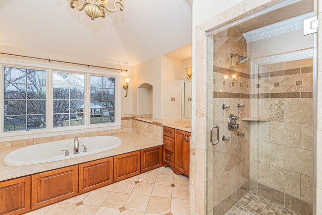 Building Photo - 361 S Elm St