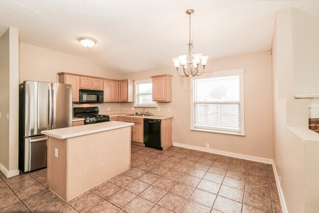 Building Photo - 1032 Springcreek Dr