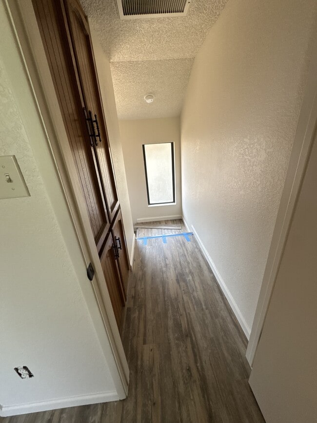 Building Photo - 1166 Bel Aire Cir
