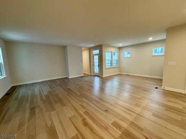 Building Photo - 61 Willow Ln