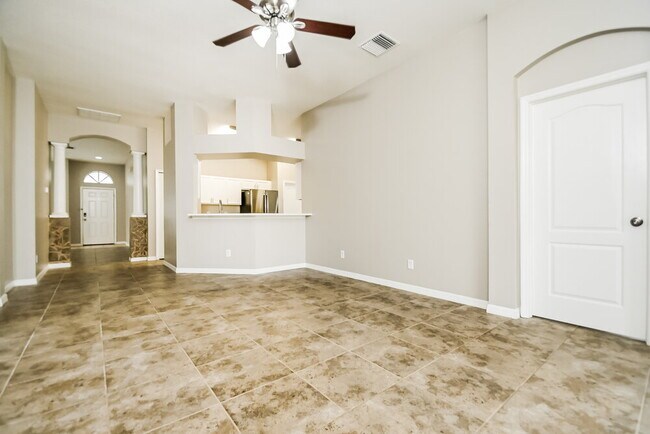 Building Photo - 4233 Hartford Lake Dr