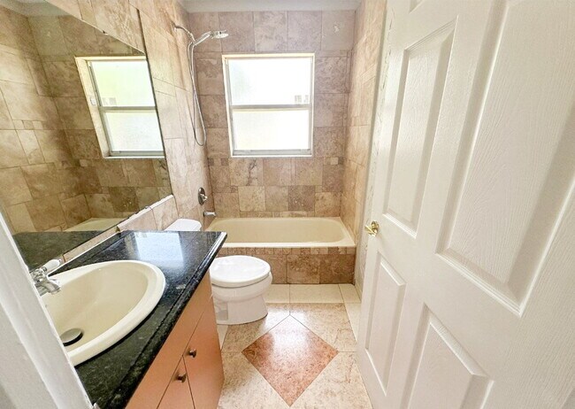 Building Photo - "Charming 3-Bedroom Home with 2 Full Baths in Lakeland – Spacious 1514 Sq Ft Haven!"
