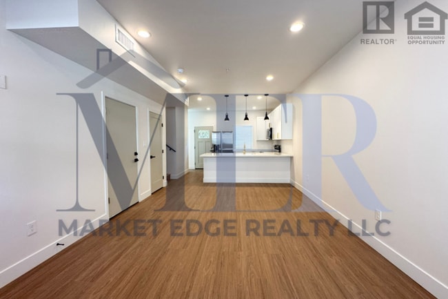 Building Photo - 165 Sugarloaf St