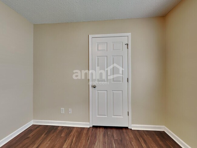 Building Photo - 260 Pampas Dr