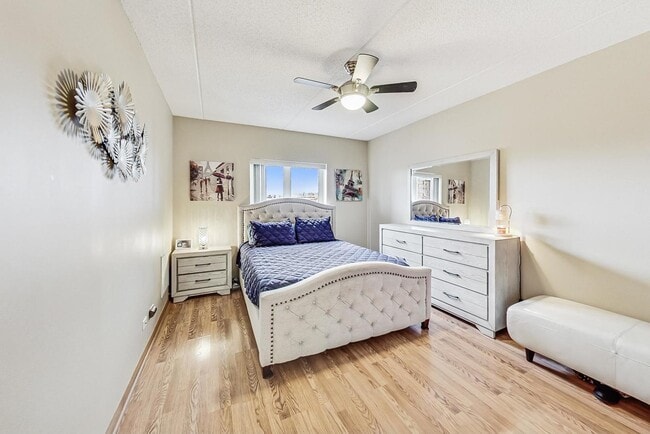 Building Photo - 6559 W George St