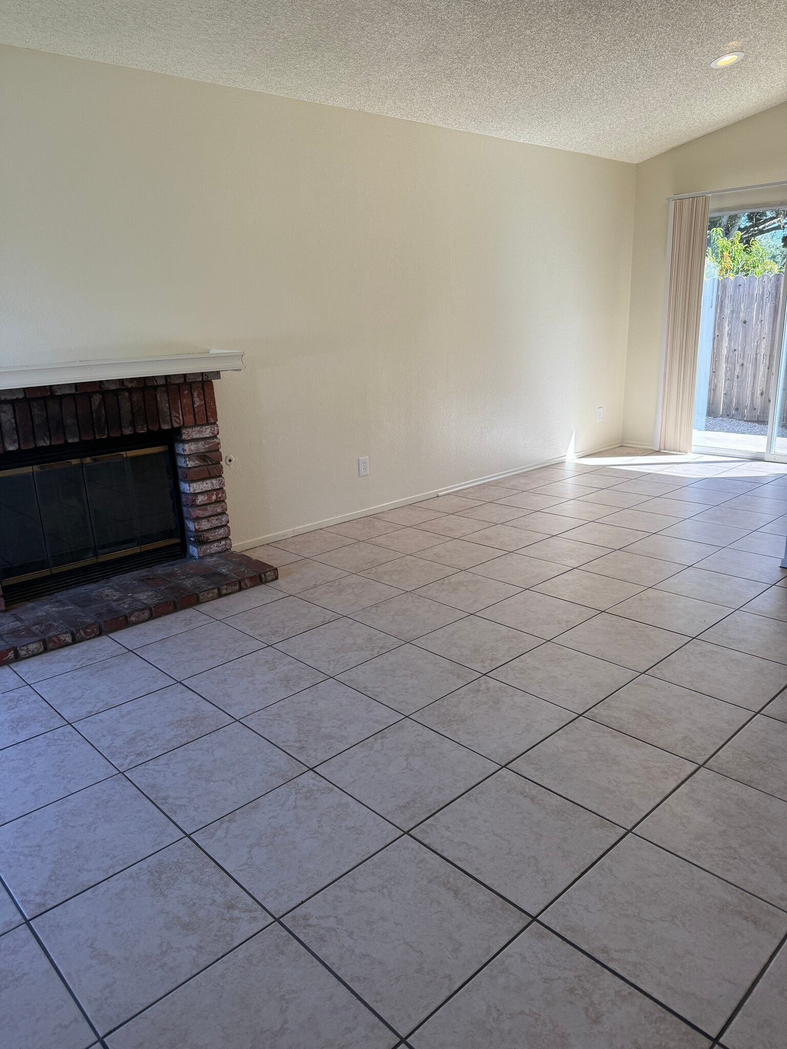 Living Room - 725 Summerwood Ln