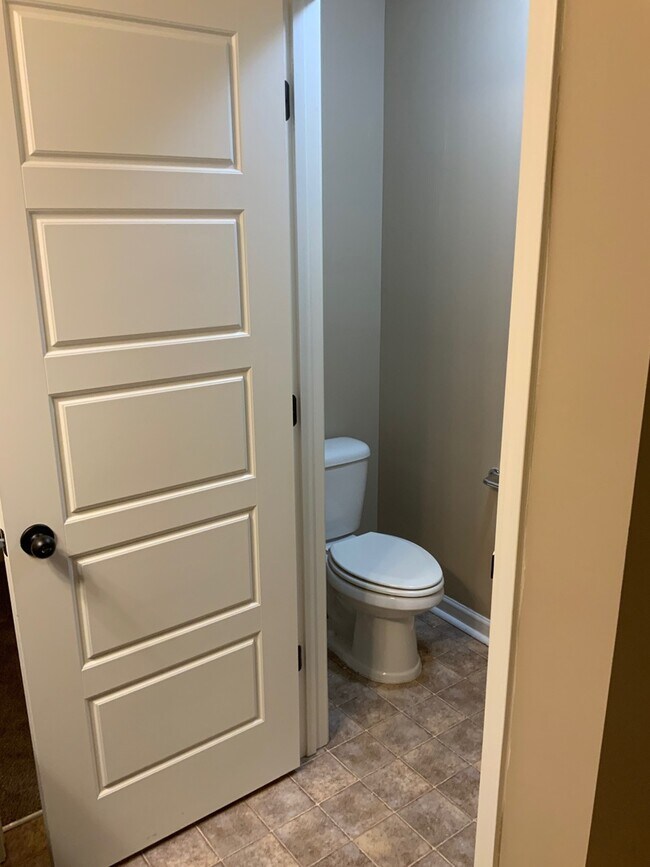 Building Photo - Price Reduction. Chelsea Park!!!  4 Bedroo...