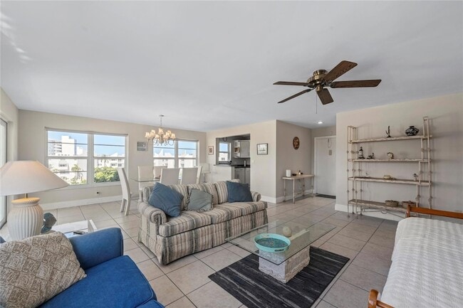 Building Photo - 2860 NE 14th St