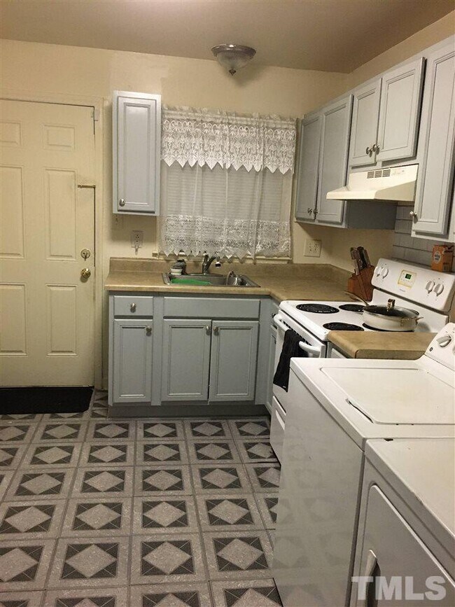 Building Photo - 520 Parnell Dr