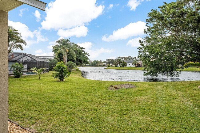 Building Photo - Stunning 3 Bed, 2 Bath Home in Vizcaya Estates