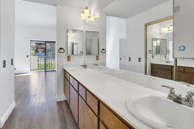 Building Photo - 8878 Regents Rd