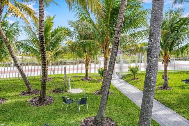 Building Photo - 5001 Collins Ave