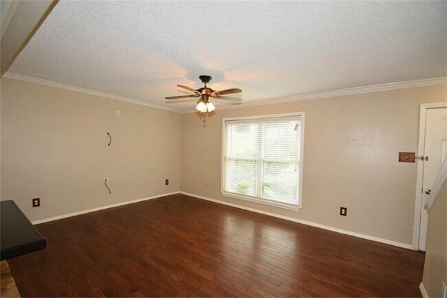 Building Photo - 9323 Westwood Village Dr