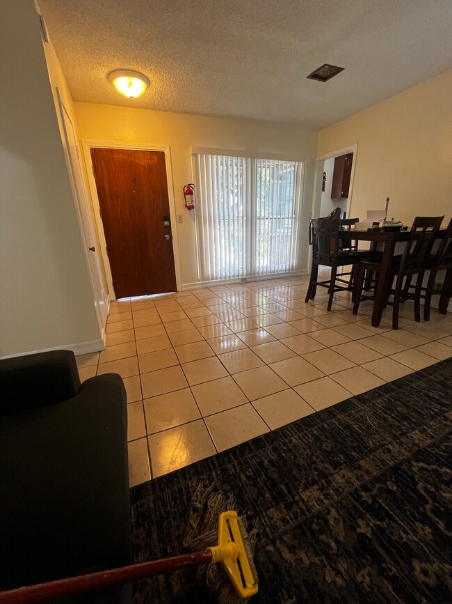 Building Photo - 2716 W 101st St