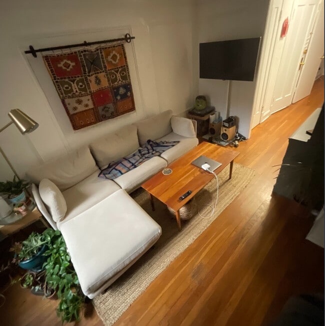 Building Photo - 683 W Wrightwood Ave