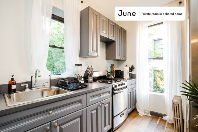 Building Photo - Room in Shared 3 bed/1 bath home