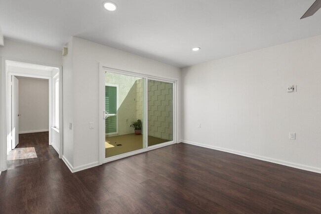 Building Photo - 2322 Via Puerta