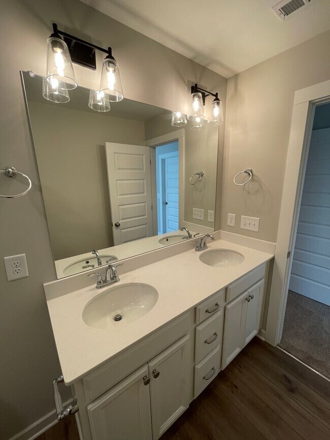 Building Photo - Home for Rent in Calera, AL!!! Available to View with 48 Hour Notice!!!