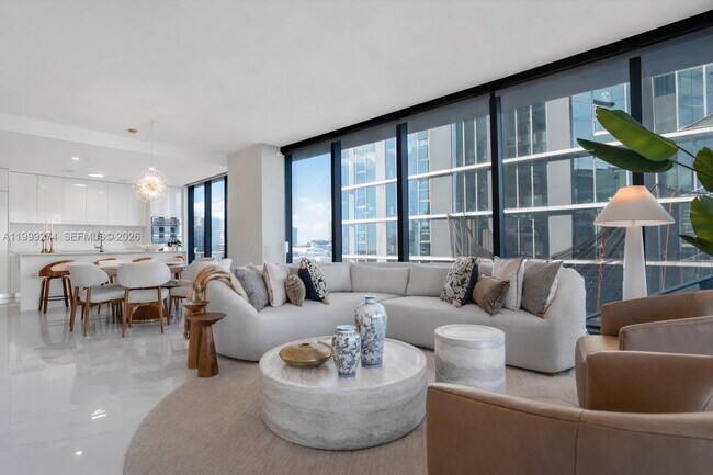 Building Photo - 700 NE 24th St